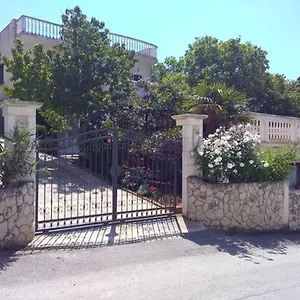 Caroline Trogir